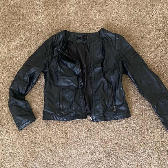 Leather jacket - Picture 1 of 1